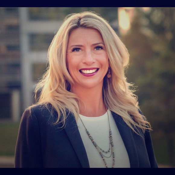 Meet your Posher, Jessica - Picture 1 of 1